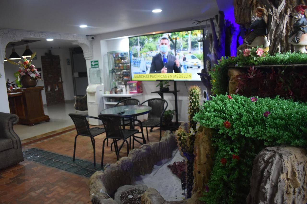 Hotel Alcatraz Yarumal Екстер'єр фото