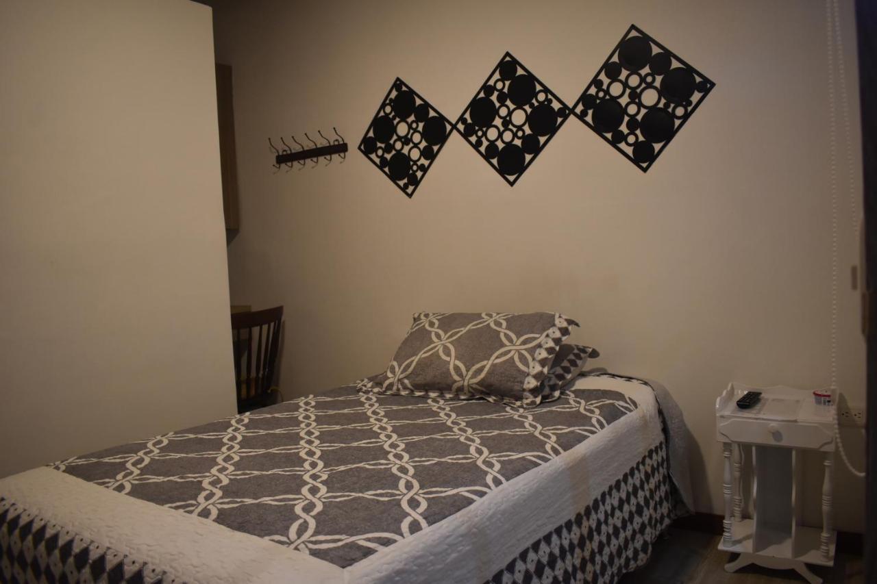 Hotel Alcatraz Yarumal Екстер'єр фото